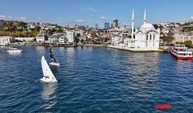 İstanbul Boğazı'nda Cumhuriyet Bayramı nedeniyle düzenlenen yat yarışı trafiği durdurdu: Cumhurbaşkanlığı 5. Uluslararas