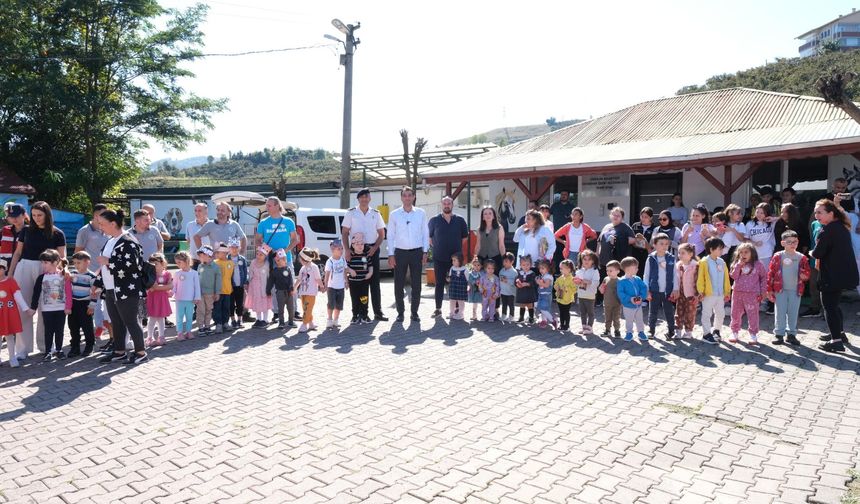 Giresun Belediye Başkanı hayvan barınağını ziyaret etti: Can dostlara mama dağıttı